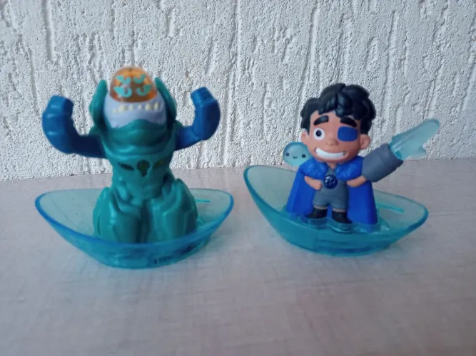 Bonecos Elio Disney Pixar coleção McDonald's 