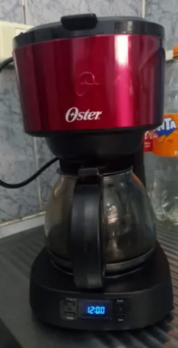 Cafeteira Oster vermelha programável digital
