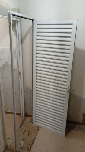 Porta branca laminada de alumínio lado esquerdo 2,13 x 078 batente fechadura sem chaves