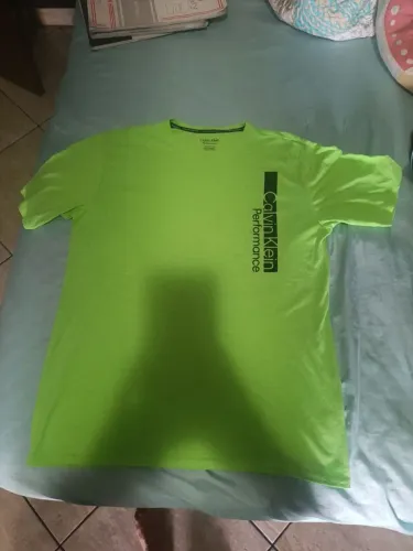 Camisa Calvin Klein 14 anos