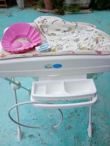 Banheira para Bebê - Burigotto completa com Suporte e Acessórios 