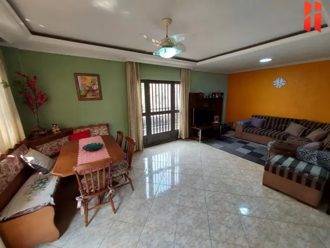 EXCELENTE CASA TRIPLEX NA VILA ITAMARATY (ITATIAIA).