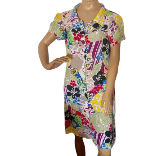 Vestido em viscose num chemise floral e colorido