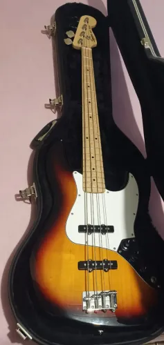Baixo Fender Squier Affinity Jazz Bass 4 cordas Sunburst