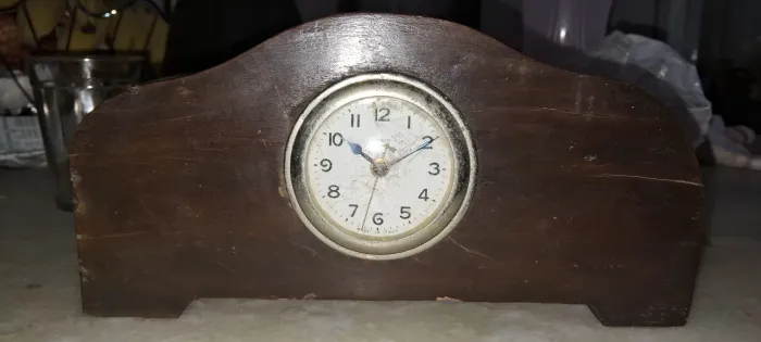 Vendo relógio antigo na situação atual 