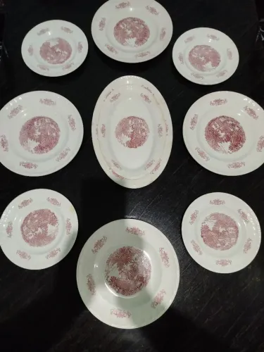 Conjunto antigo de louças de porcelana (Porto Ferreira)