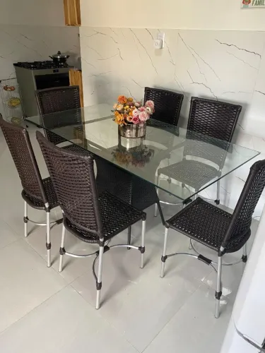 Mesa de jantar com cadeiras. Mega Oferta!