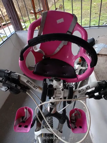 Cadeira de Bicicleta Infantil Rosa com Apoio para Pés
