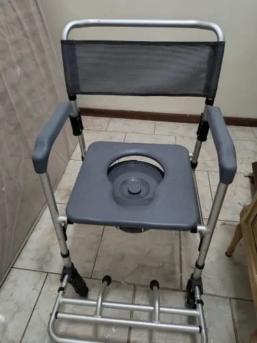 Cadeira de Banho com Apoio para Braços