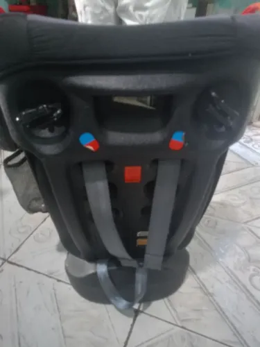 Vendo cadeirinha de carro semi nova