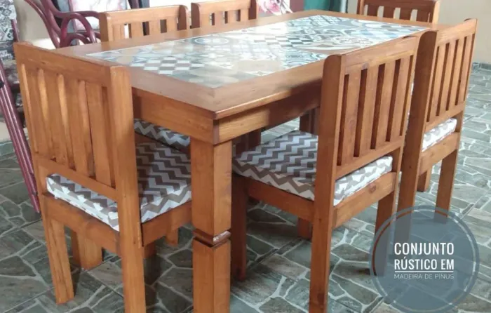 Conjunto de Mesa de Jantar Rústicos em Madeira de Pinus