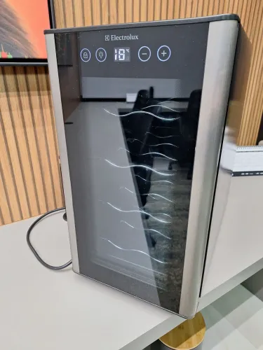 Adega electrolux 8 garrafas 