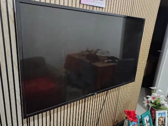 Televisão (TV) LG 42" com defeito