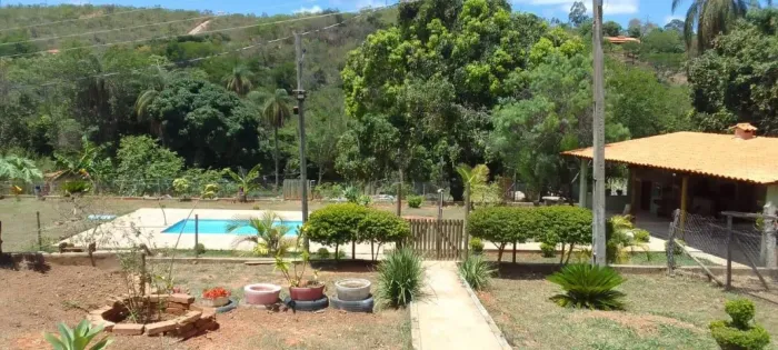 Sitio 20.000 m², casa, piscina, área gourmet, agua corrente, cisterna, poço artesiano.