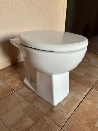 Bacia Sanitária Deca + Tampa almofadada Astra