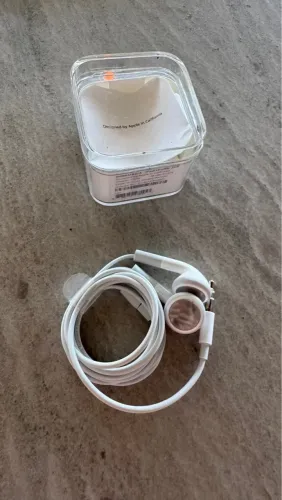 Fone de ouvido original Apple. Plug P2