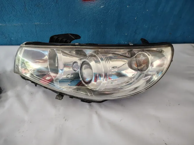 Farol dianteiro JAC J6 Ano 2010 A 2014 Lado esquerdo Original 