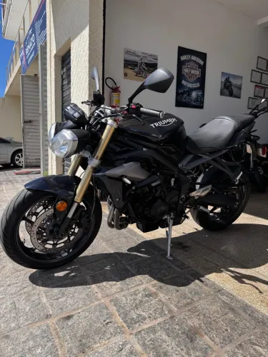 Triumph 675 street triple 