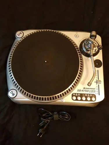 Toca Discos Omnitronic DD4750 USB