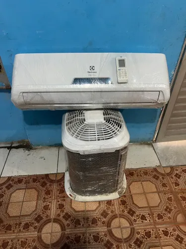 SPLIT ELECTROLUX ECO TURBO CONVENCIONAL 9K BTUH - ESTÁ NOVA