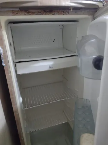 Geladeira. 600 reais cada uma.