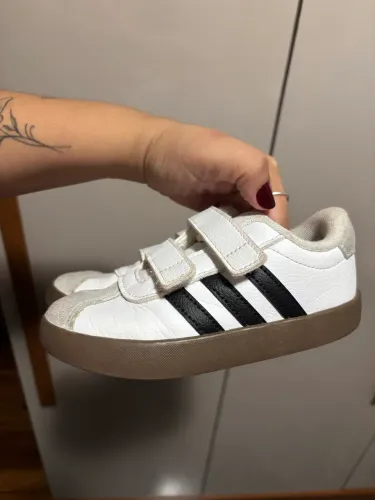Tênis adidas infantil