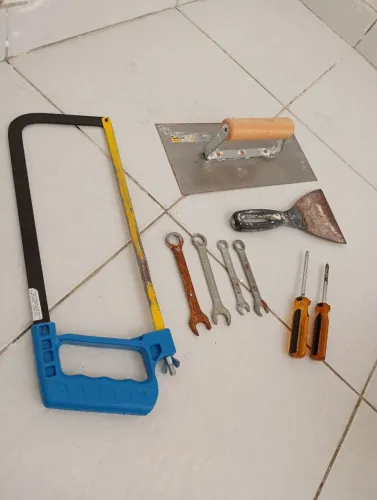 KIT DE FERRAMENTAS FUNCIONAL E EM BOM ESTADO DE CONSERVAÇÃO