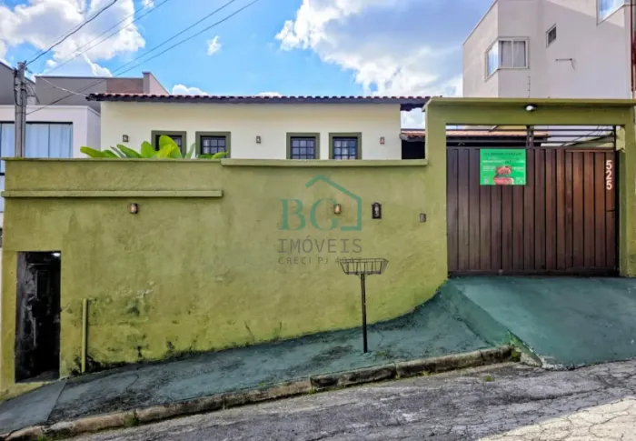 Excelente casa á venda no Jardim das Hortênsias em Poços de Caldas MG.