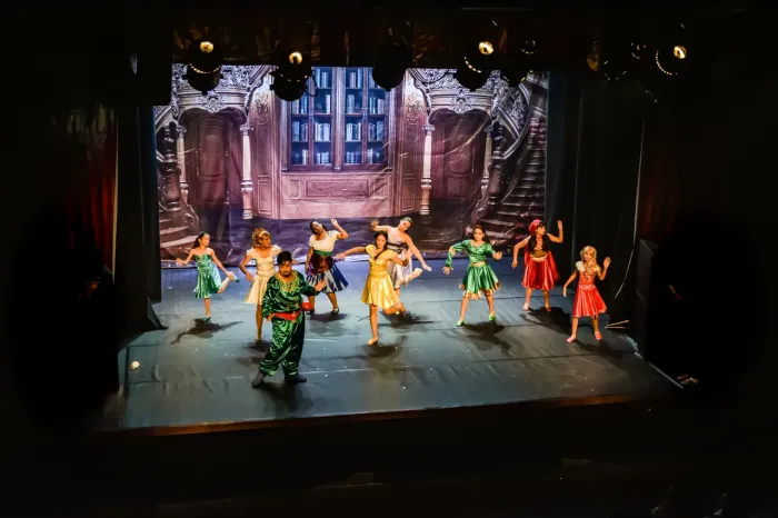Painel de lona para espetáculo teatral