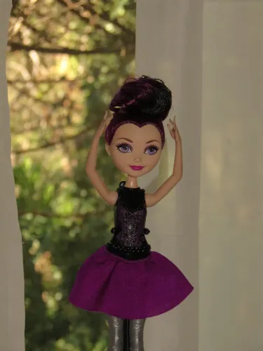 Boneca Ever After High Raven Queen Bailarina Mattel