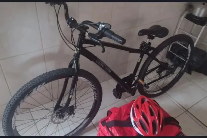 Bicicleta aro 29 semi nova com poucos dias de uso 