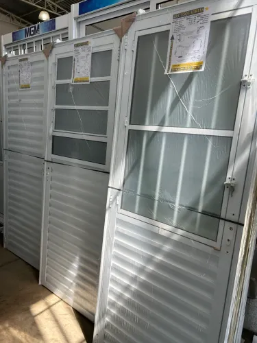 PORTA SALA E COZINHA SOCIAL BASCULANTE E PALHETA 210X80CM BRANCA