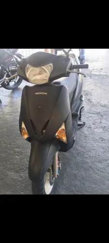 Vendo Lead Honda 110. Muito conservada