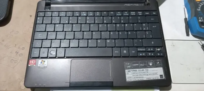 Net book aspire one 772 nao liga e sem tela carcaça intacta sem carregado sem hd