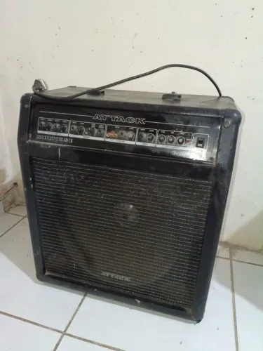 Caixa amplificada para voz guitarra baixo