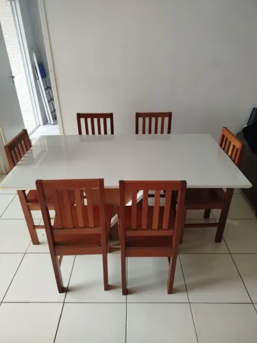 Mesa com 6 cadeiras