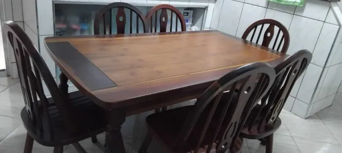 Mesa de jantar 6 cadeiras em madeira maciça