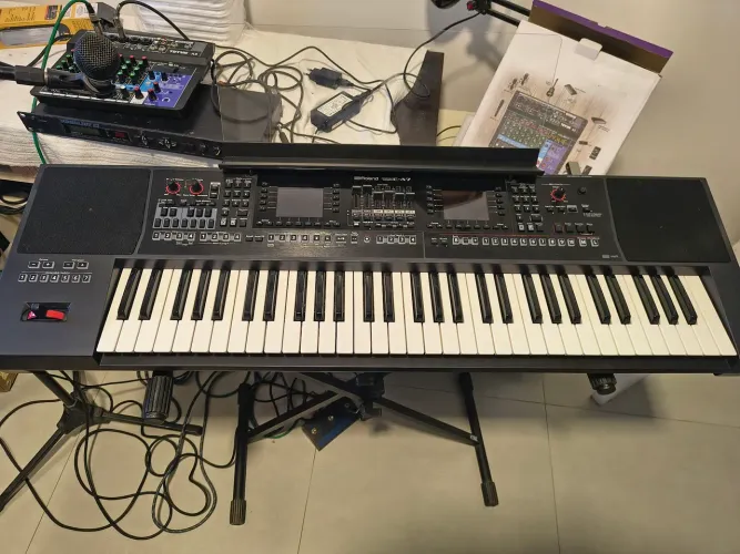 Teclado Roland Ea7