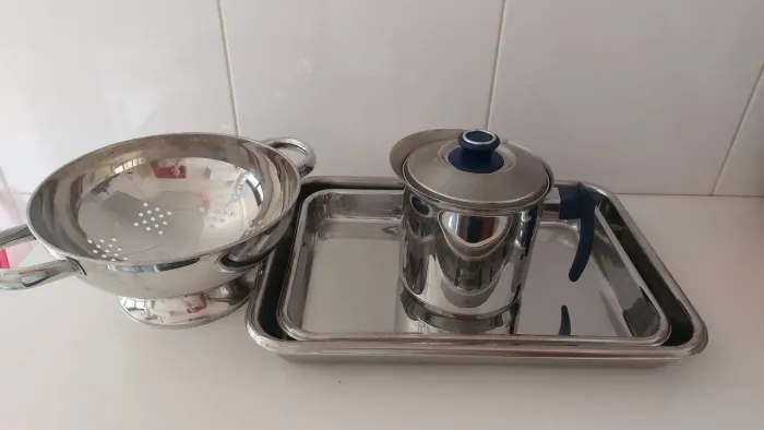 Kit de assadeiras, leiteira e escorredor em inox da tramontina