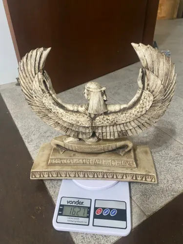 Escultura da Deusa Ísis Alada - Estilo Egípcio - Grande e Rica em Detalhe