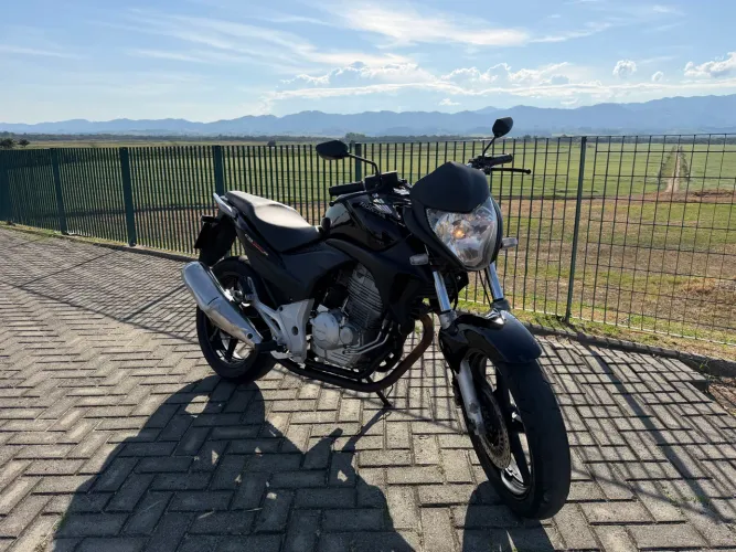 Honda CB300R Preta - Ótimo Estado