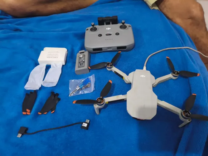 DRONE DJI MINI 2 + CONTROLE + CARTÃO DE MEMÓRIA DE 256GB + ACESSÓRIOS