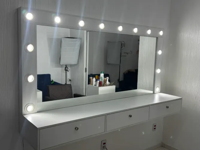 CAMARIM COM ESPELHO ILUMINADO À VENDA ?