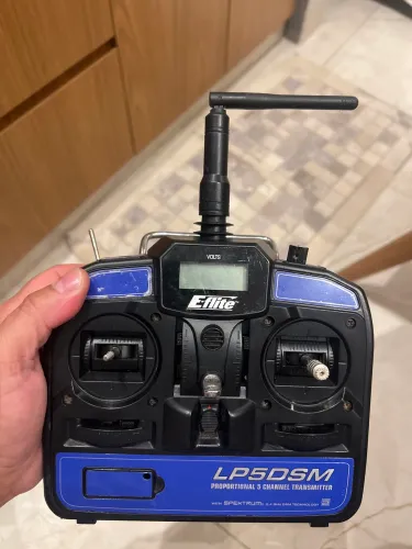 Controle Transmissor E-Flite LP5DSM 2.4GHz 5 Canais Spektrum? PreçoR$ 150,00