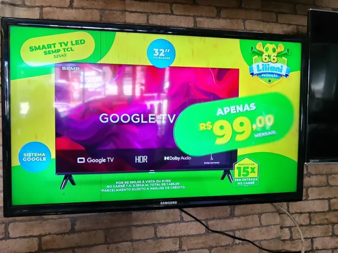 TV SAMSUNG 32" .com controle remoto 