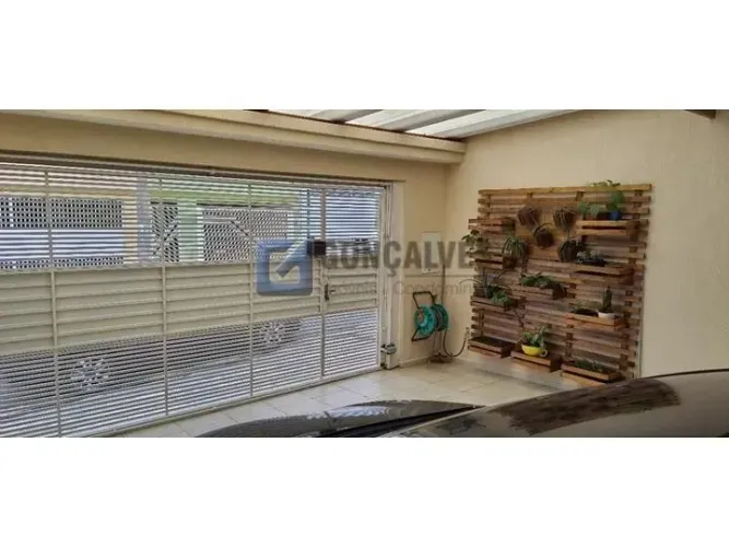 Sobrado à Venda em São Bernardo do Campo (Alves Dias)  3 suítes, 4 vagas, 199m²