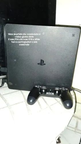 Vendo meu PS4 ele tem TB tem os cabos bem 2 controles e carregador