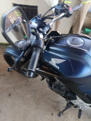 Moto CB Twister 300