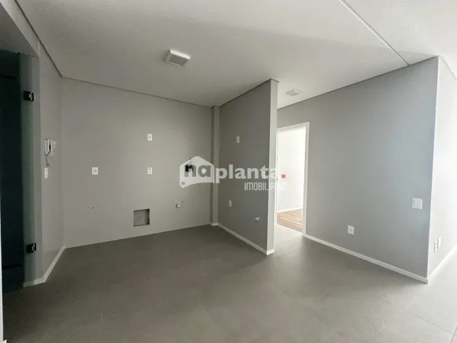 Apartamento à venda no Bairro Estreito em Florianópolis-SC, com 2 quartos, 2 suítes, 2 vag
