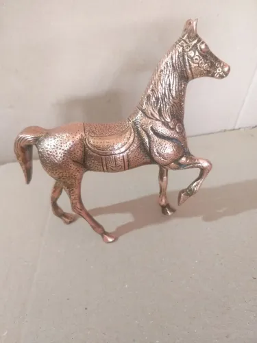 Escultura de um Cavalo feito de Cobre